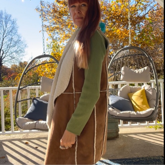 Fleece Lined Faye Suede Vest - Picture 12 of 13